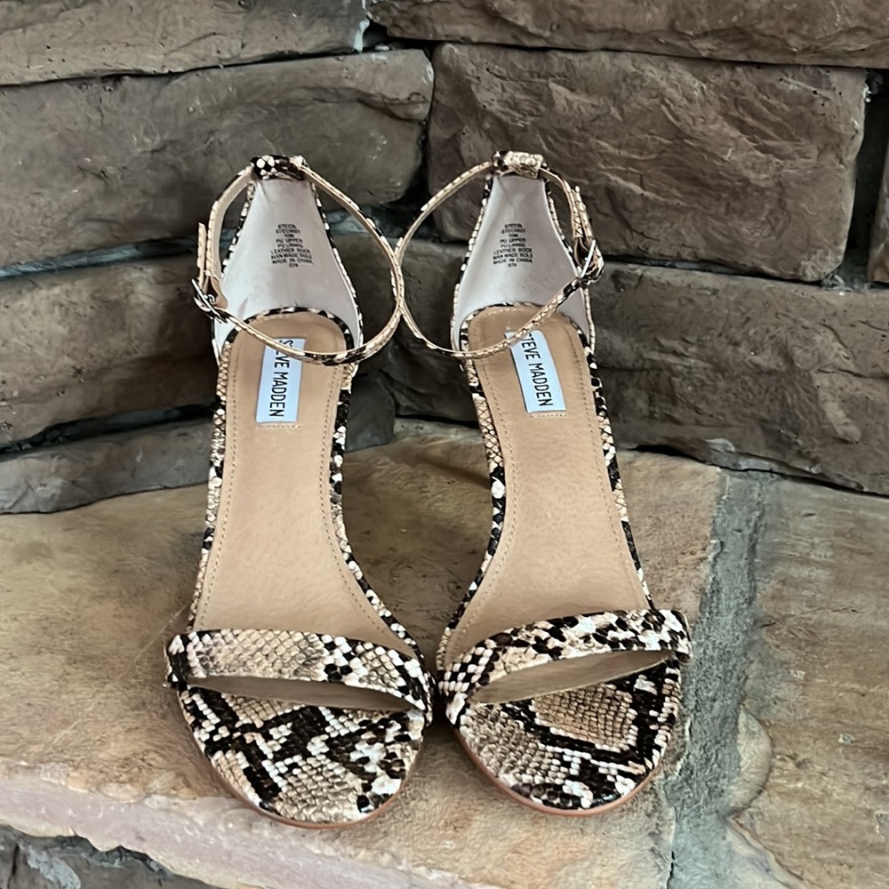 Steve Madden Stecia Snake Print Ankle Strap Pumps / SZ 10 - Picture 2 of 6